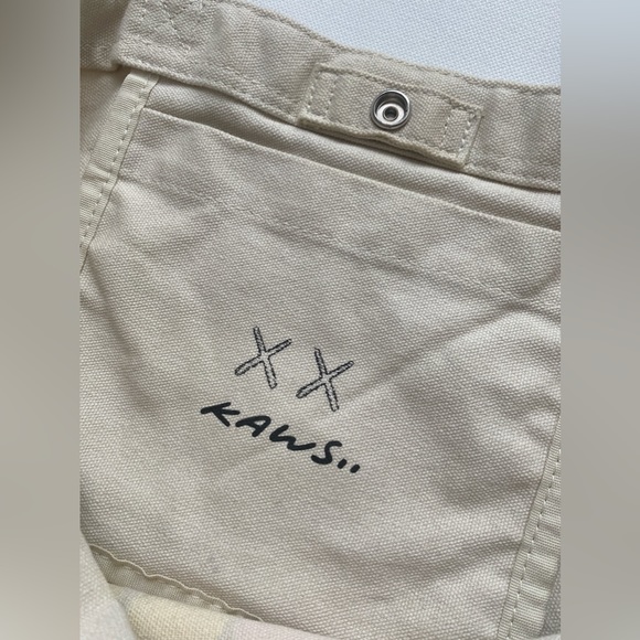 (2016) KAWS X UNIQLO Tote Bag - Picture 3 of 4